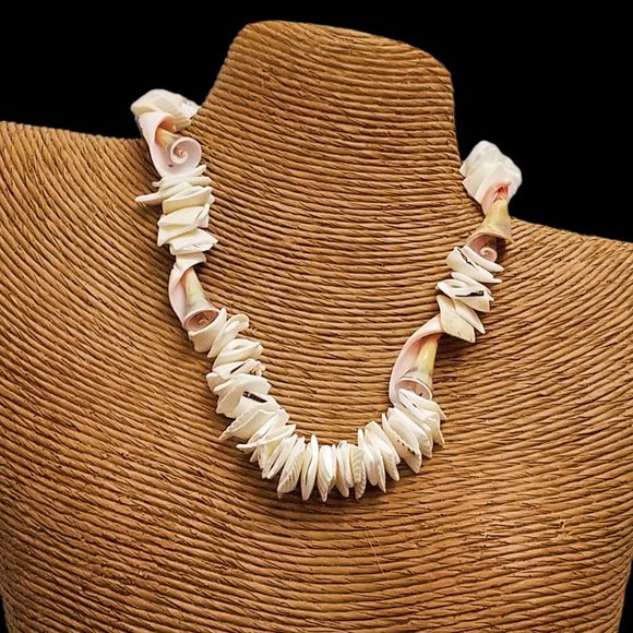 Shell Necklace Beach Pool Cruise Summertime - Picture 1 of 7